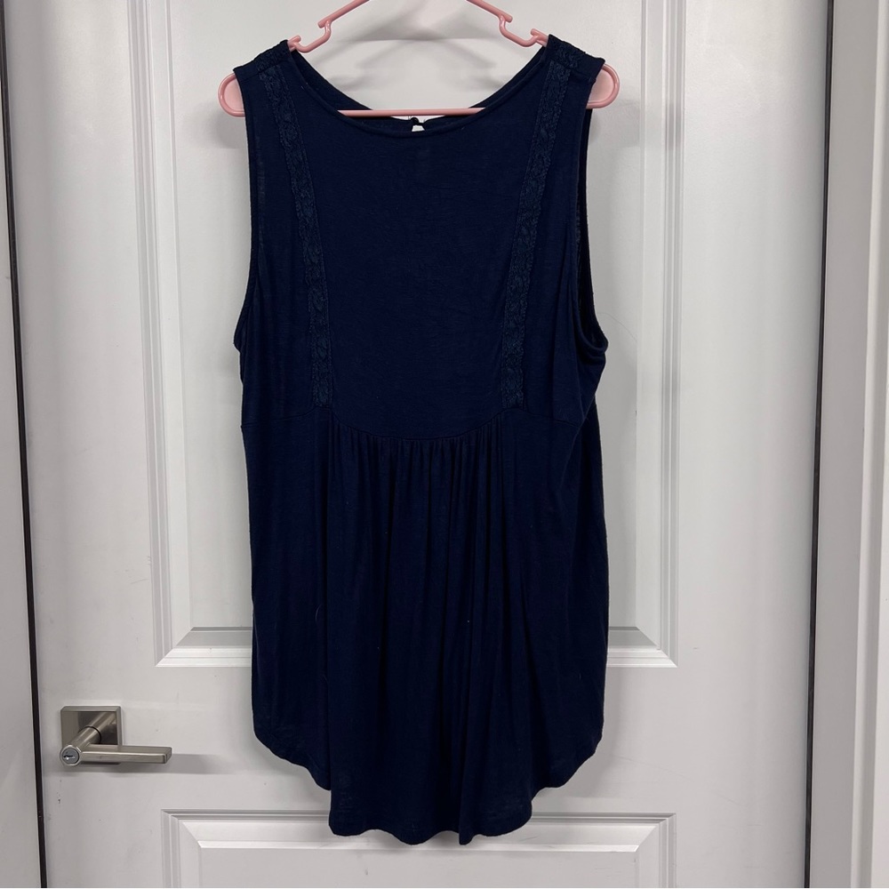 Suzzane Betro sleeveless blouse size 1x blue.